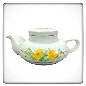 Vintage the toscany Collection Teapot Floral Yellow Lily